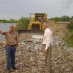 Placenzotti recorriendo los trabajos de defenza