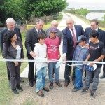 BONFATTI INAUGURÓ UN PASEO PEATONAL EN HELVECIA Y ENTREGÓ ESCRITURAS DE VIVIENDAS Y APORTES A PESCADORES