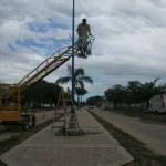 Pintan Columnas alumbrado público