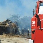 VORAZ INCENDIO DESTRUYO DOS TECHERÍAS
