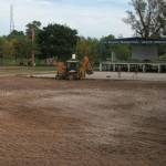 COMENZARON LOS TRABAJOS PARA EXTENDER EL PLAYÓN DEPORTIVO EN EL BV. CANDIOTI 1