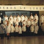 ALUMNOS DE 4º GRADO JURAN LEALTAD A LA BANDERA 1