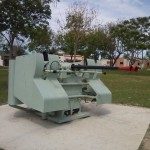 INSTALARON CAÑÓN ANTIAÉREO EN PLAZA MECCA 1