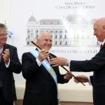 MIGUEL LIFSCHITZ RECIBIÓ LOS ATRIBUTOS EN EL SALÓN BLANCO DE LA CASA DE GOBIERNO