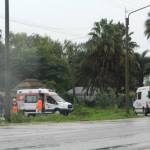 LOS BOMBEROS RESCATAN A UNA PERSONA ACCIDENTADA EN ZONA ANEGADA 1