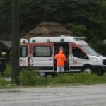 LOS BOMBEROS RESCATAN A UNA PERSONA ACCIDENTADA EN ZONA ANEGADA