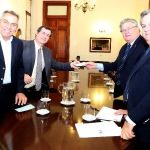 LA PROVINCIA ENTREGÓ APORTES DEL TESORO NACIONAL EN SAN JAVIER Y ARMSTRONG