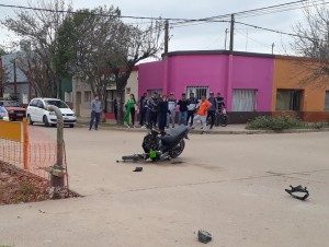 ACCIDENTE ENTRE AUTO Y MOTO - DOS LESIONADOS