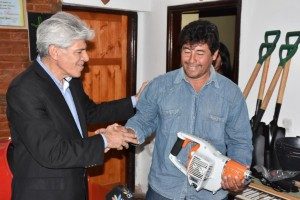 Baucero entregó herramientas