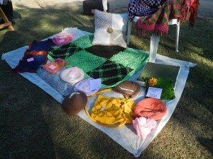 Exposición de trabajos manuales de pintura y telar 1