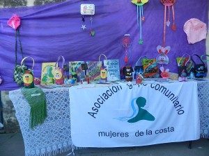 Exposición de trabajos manuales de pintura y telar