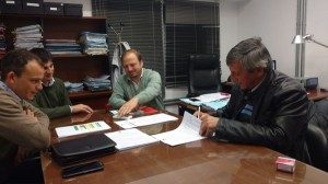 A TODA COSTA - LA PROVINCIA FIRMÓ UN CONVENIO PARA INSTALAR VIVIENDAS PREMOLDEADAS EN COLONIA MASCÍAS