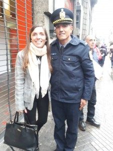 CAROLINA GÓMEZ ACOMPAÑO A JOSÉ GABRIEL ABOLÍ, JOVEN CACIQUENSE Y NUEVO AUXILIAR EN SEGURIDAD EGRESADO DEL ISEP