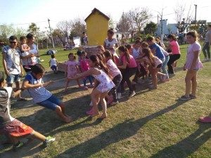 TARDE DE JUEGOS Y ENTRETENIMIENTOS EN BARRIO CENTRAL NORTE