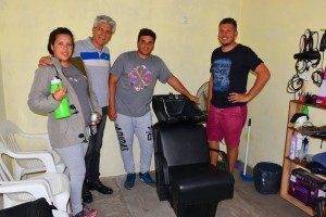 EL SENADOR BAUCERO ENTREGÓ EQUIPAMIENTO PARA JOVEN PELUQUERO