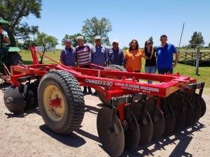 LA COMUNA DE CACIQUE INCORPORÓ RASTRA DE DISCOS